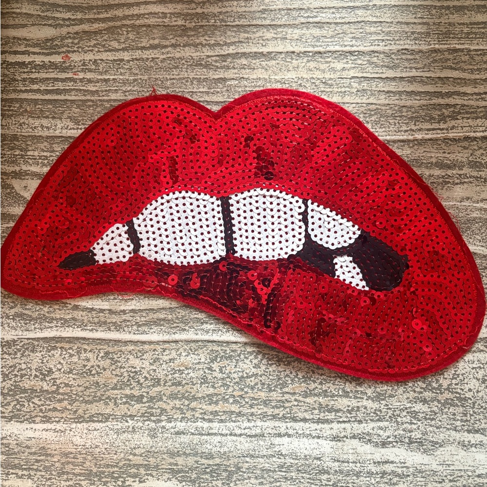 Sequin Lips sew-on sequin patch - Red and White